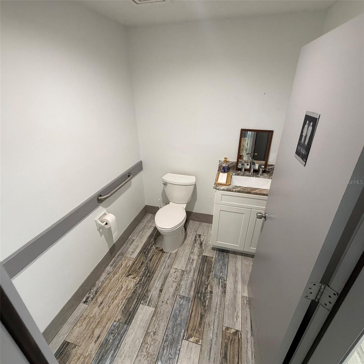 9753 S Orange Blossom Trl #103 Property Photo 36