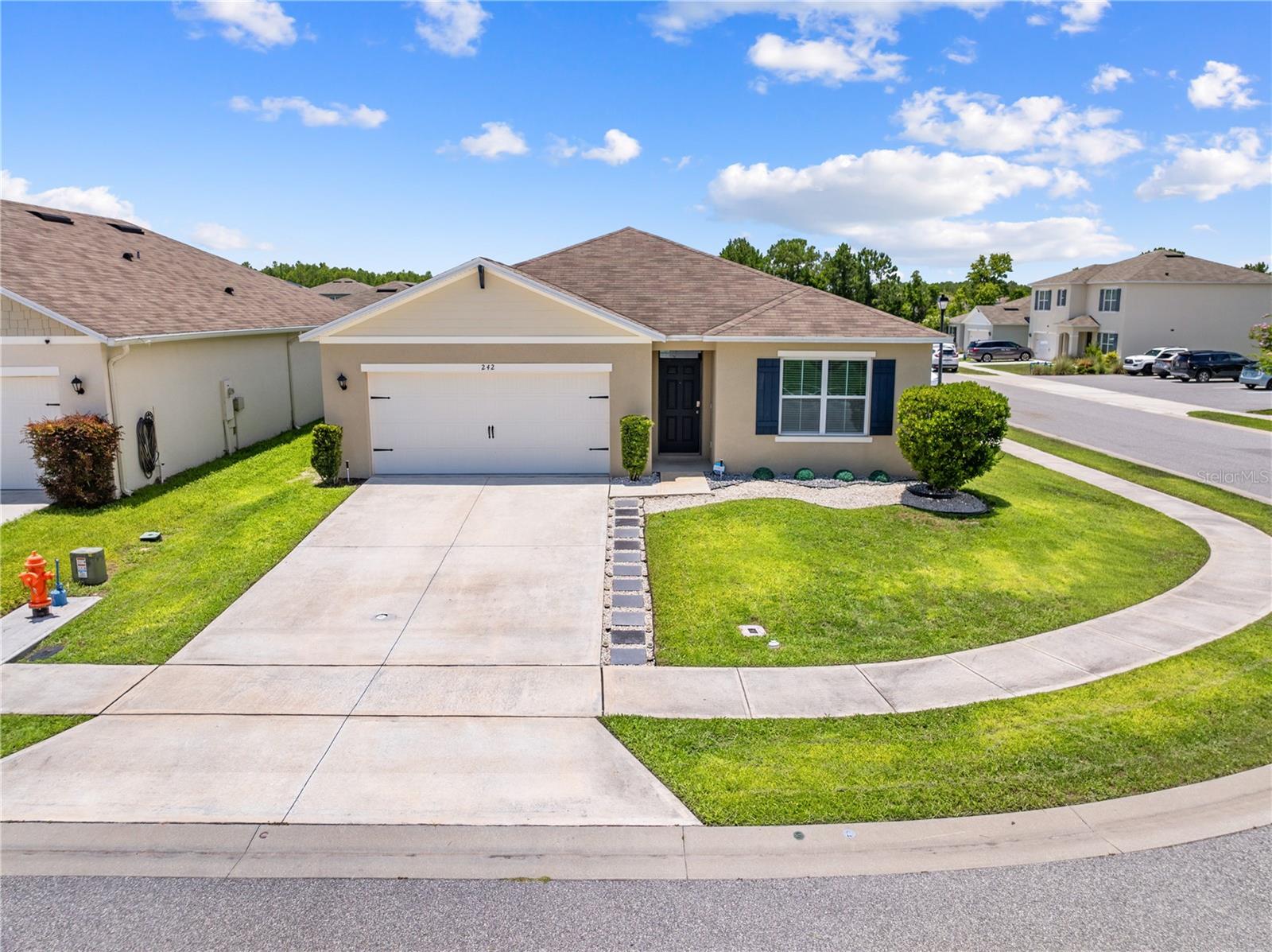 1242 Iguana Loop Property Photo 1