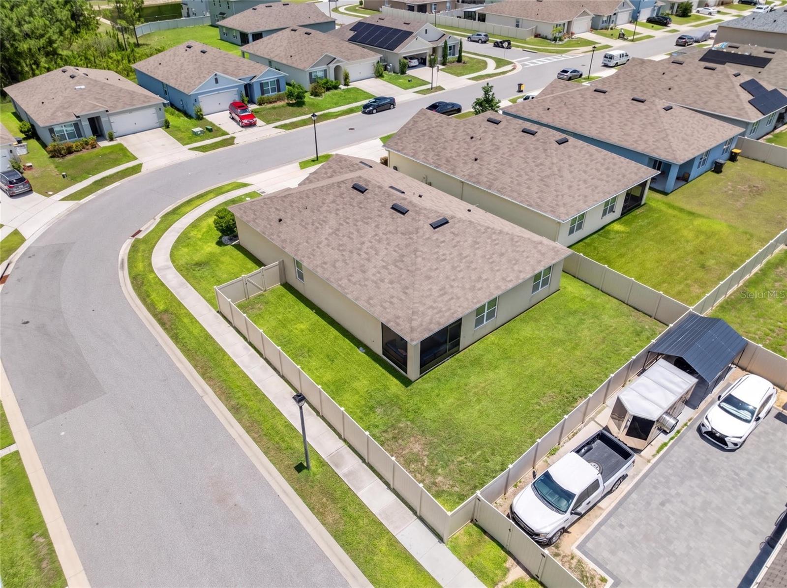 1242 Iguana Loop Property Photo 4
