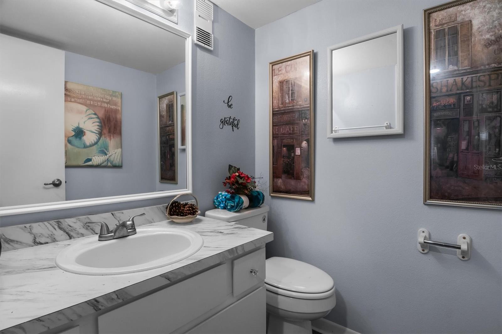 400 El Camino Dr #210 Property Photo 22