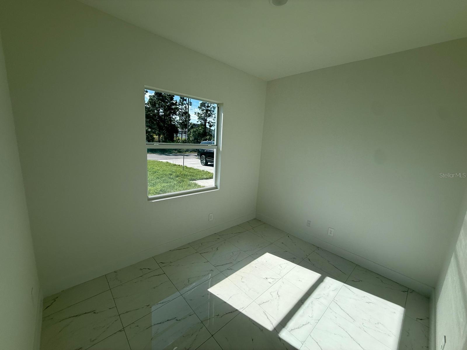 1121 Florence St E Property Photo 27