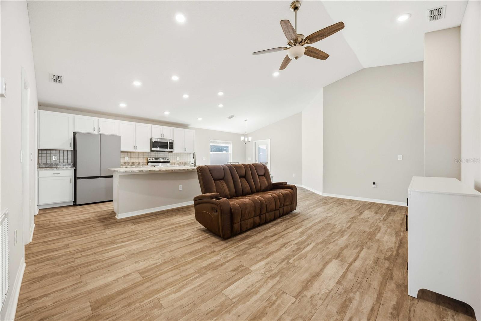 1035 Tropea Ln Property Photo 7