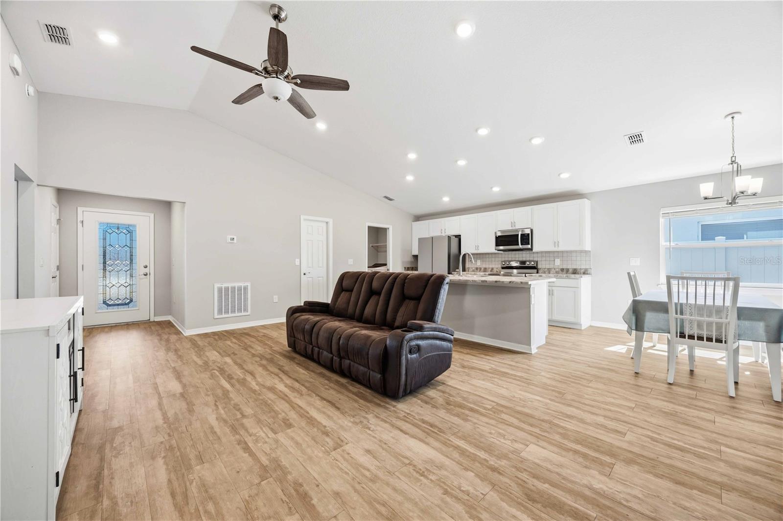 1035 Tropea Ln Property Photo 8