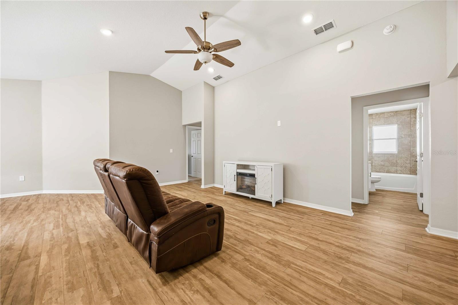 1035 Tropea Ln Property Photo 10