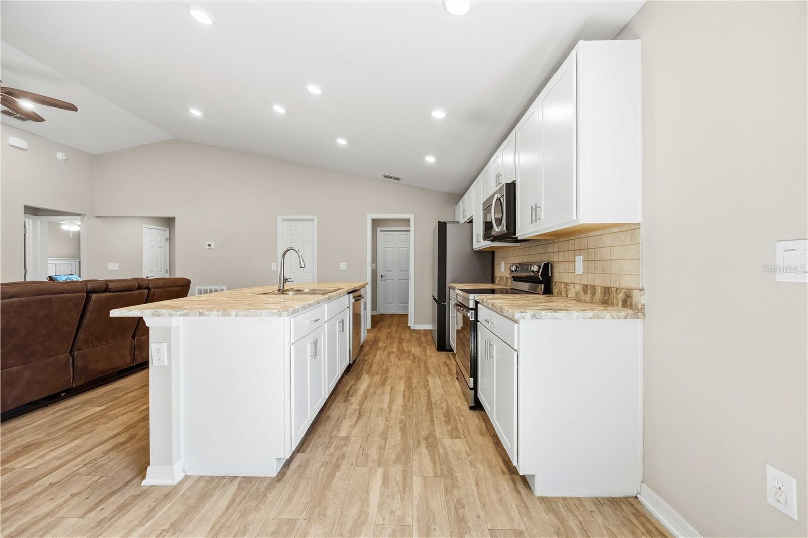 1035 Tropea Ln Property Photo 12
