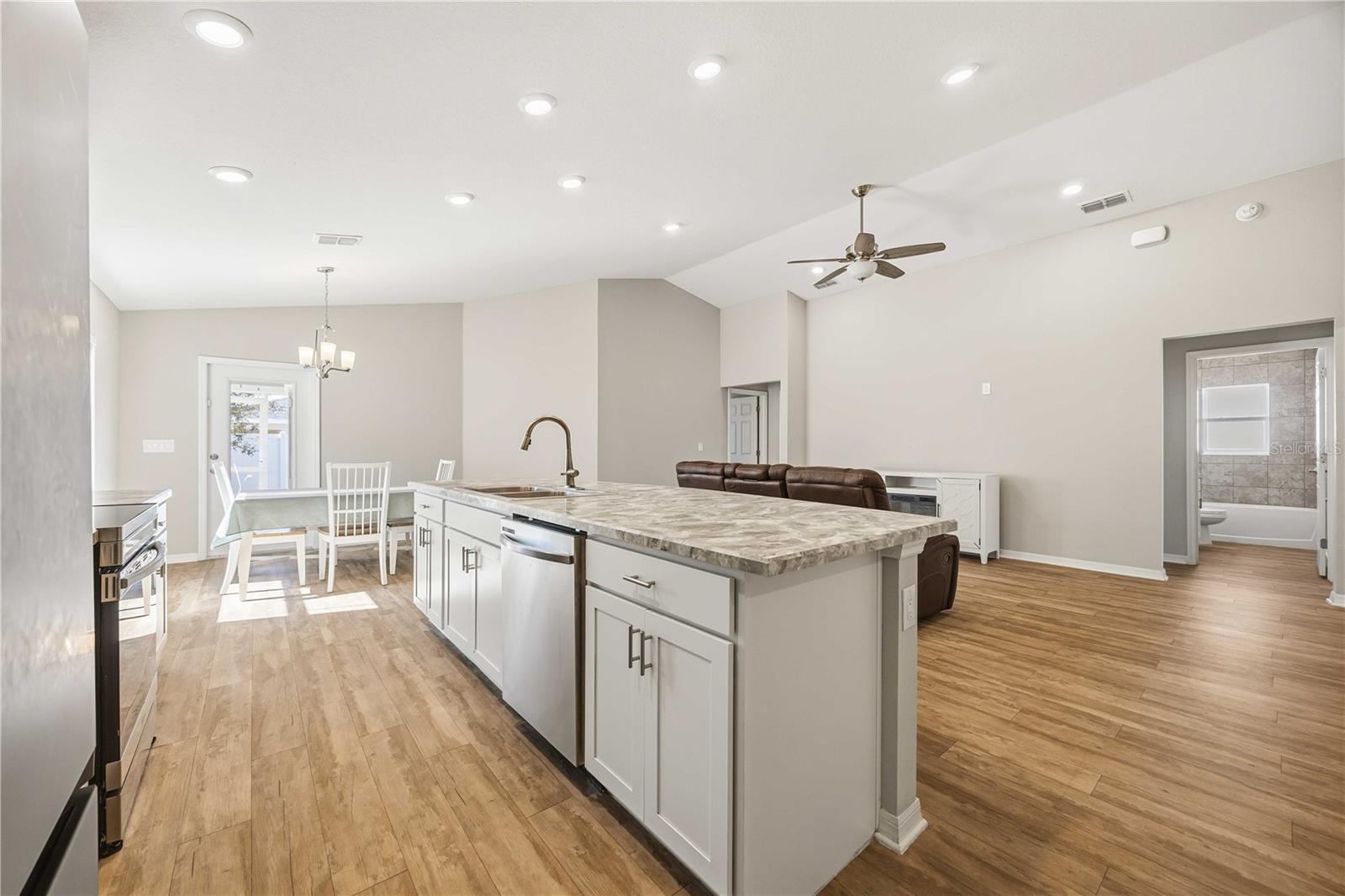 1035 Tropea Ln Property Photo 15