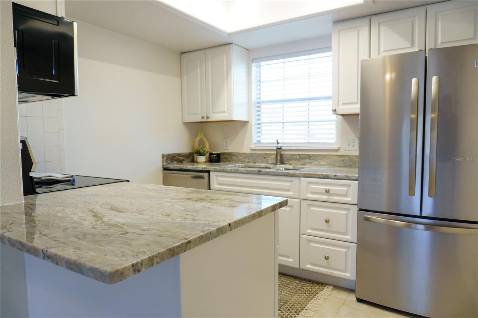 4725 Avon Ct Property Photo 2