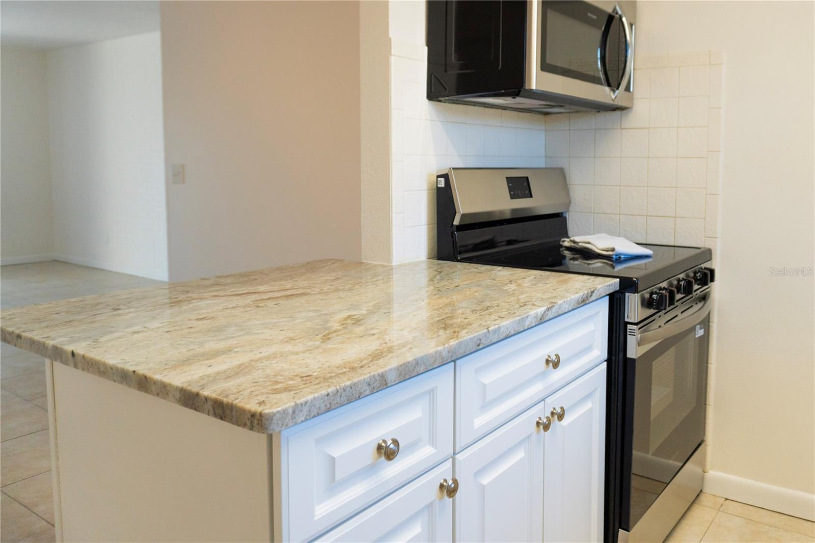 4725 Avon Ct Property Photo 5