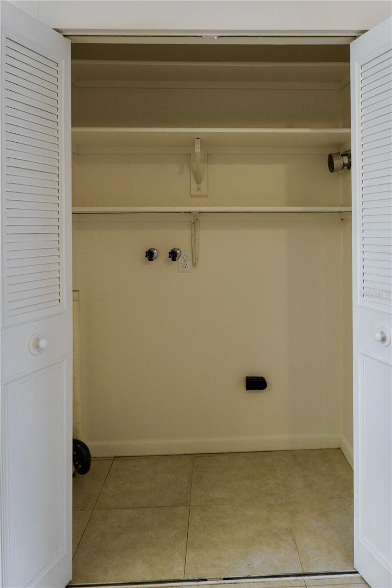 4725 Avon Ct Property Photo 8