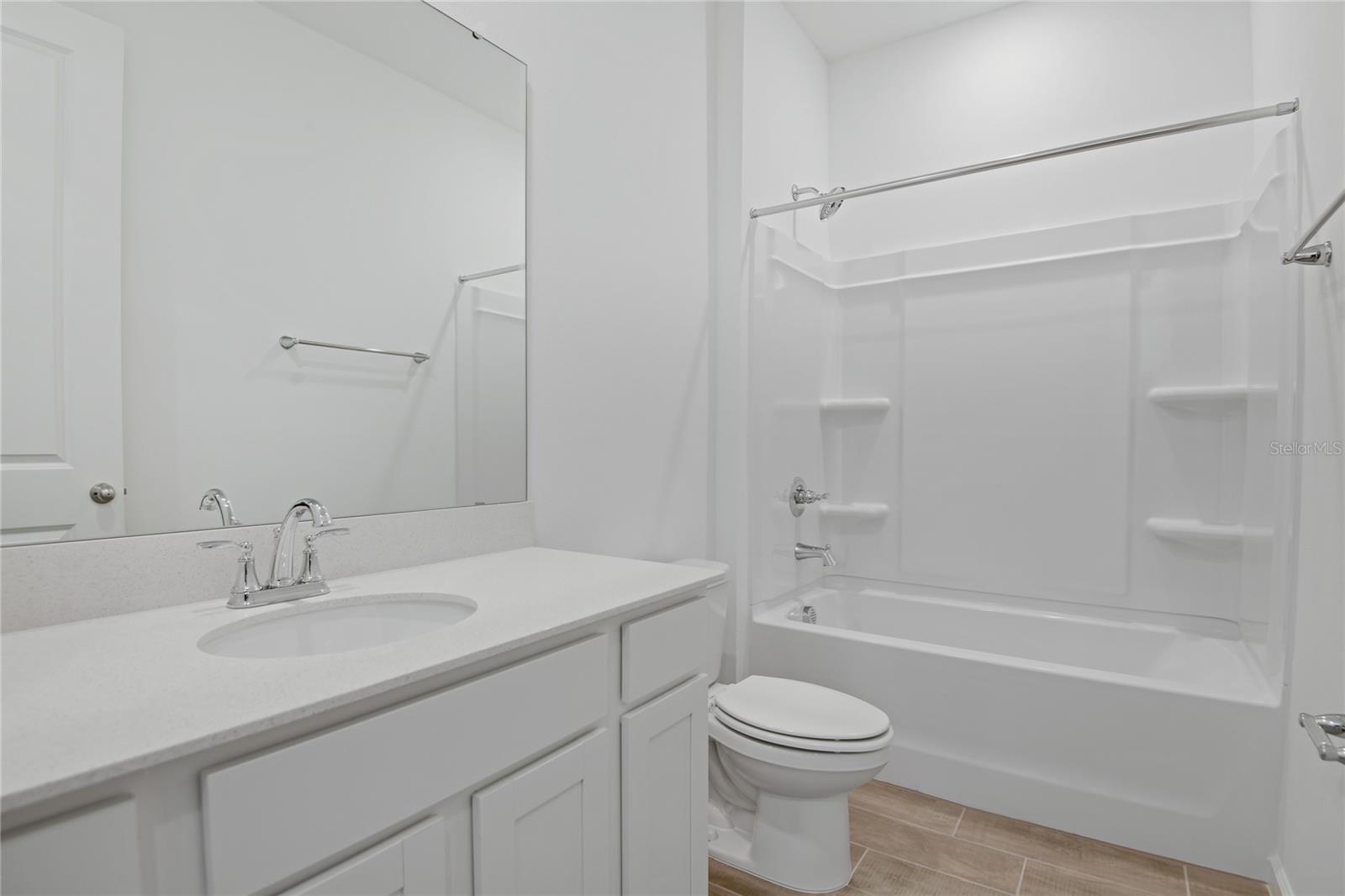 1260 Daisy Hill Way Property Photo 4