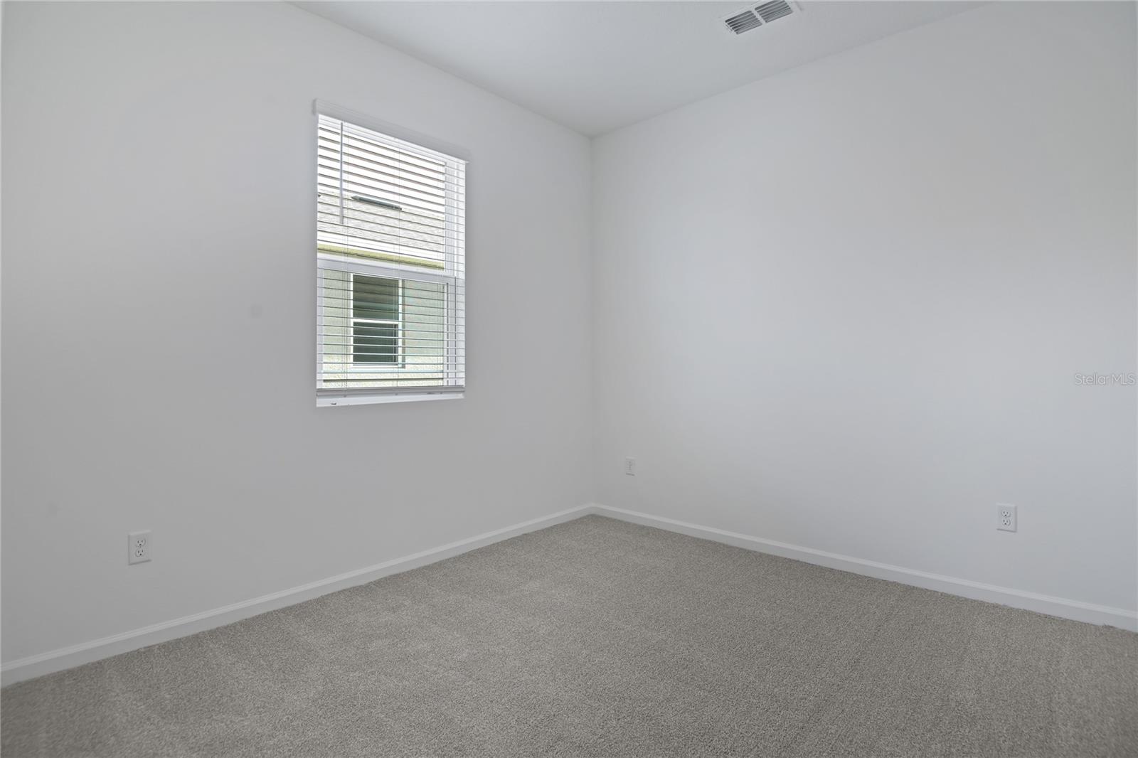 1260 Daisy Hill Way Property Photo 5