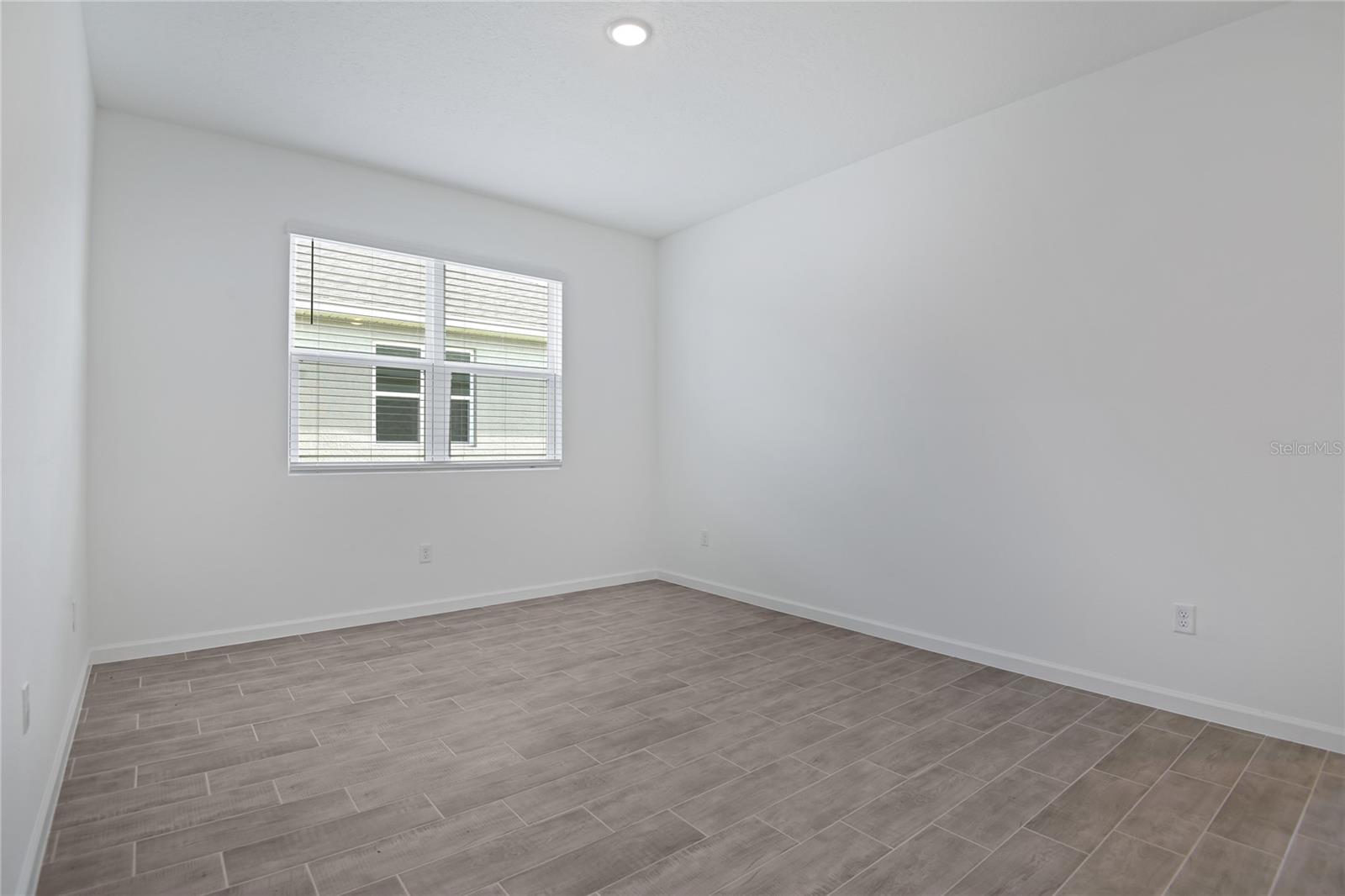 1260 Daisy Hill Way Property Photo 6