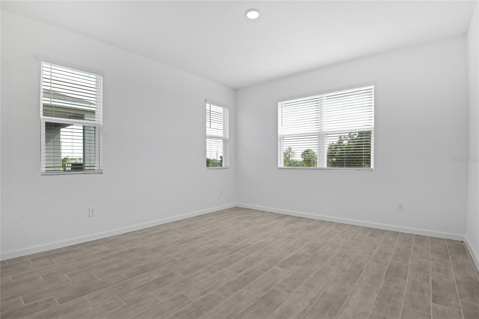 1260 Daisy Hill Way Property Photo 10