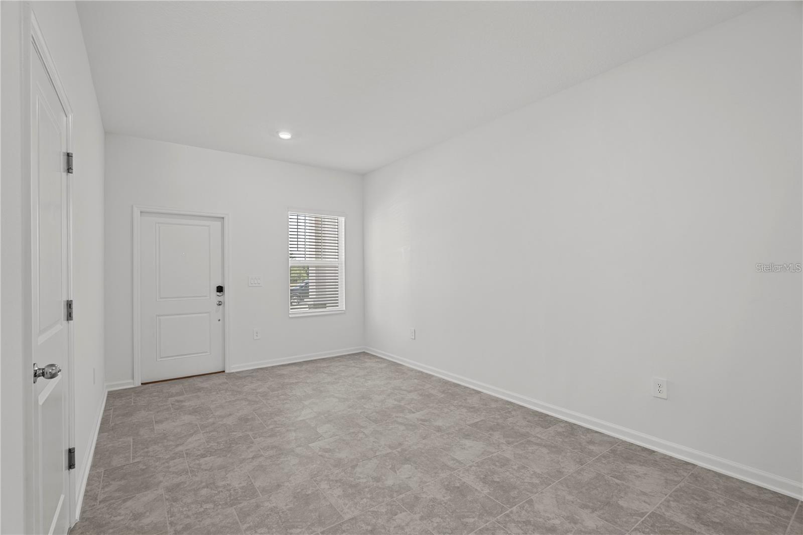 3262 Laurent Loop Property Photo 3