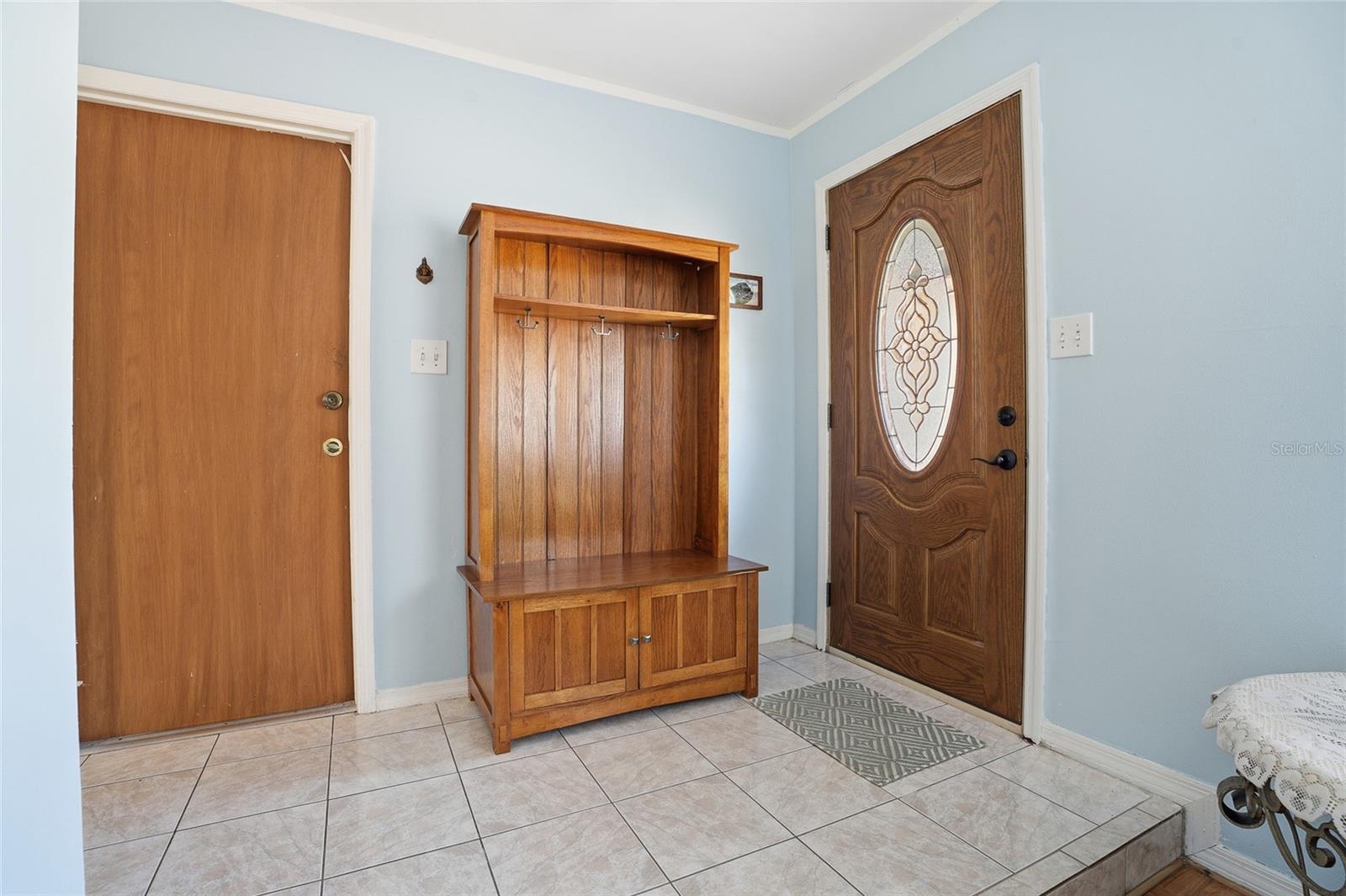 7002 Crestlake Dr Property Photo 5