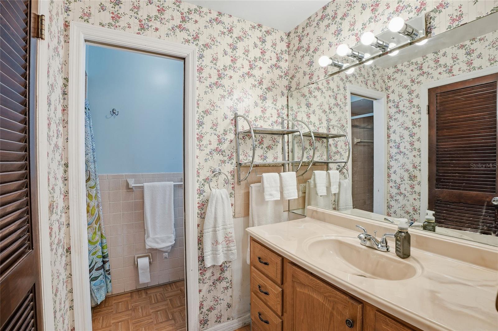 7002 Crestlake Dr Property Photo 10