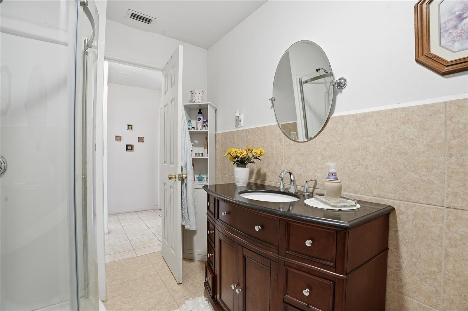 7002 Crestlake Dr Property Photo 24