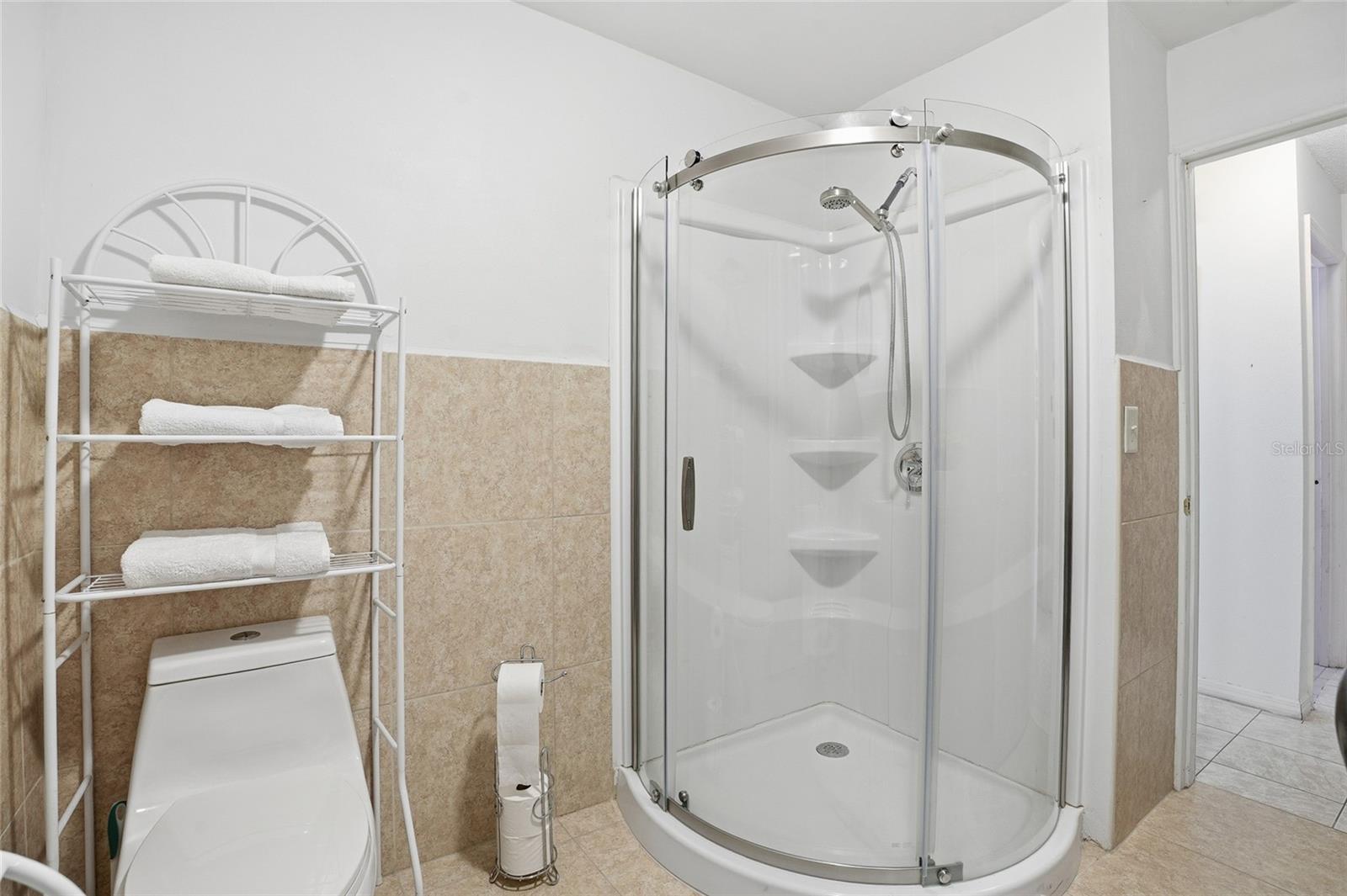 7002 Crestlake Dr Property Photo 25