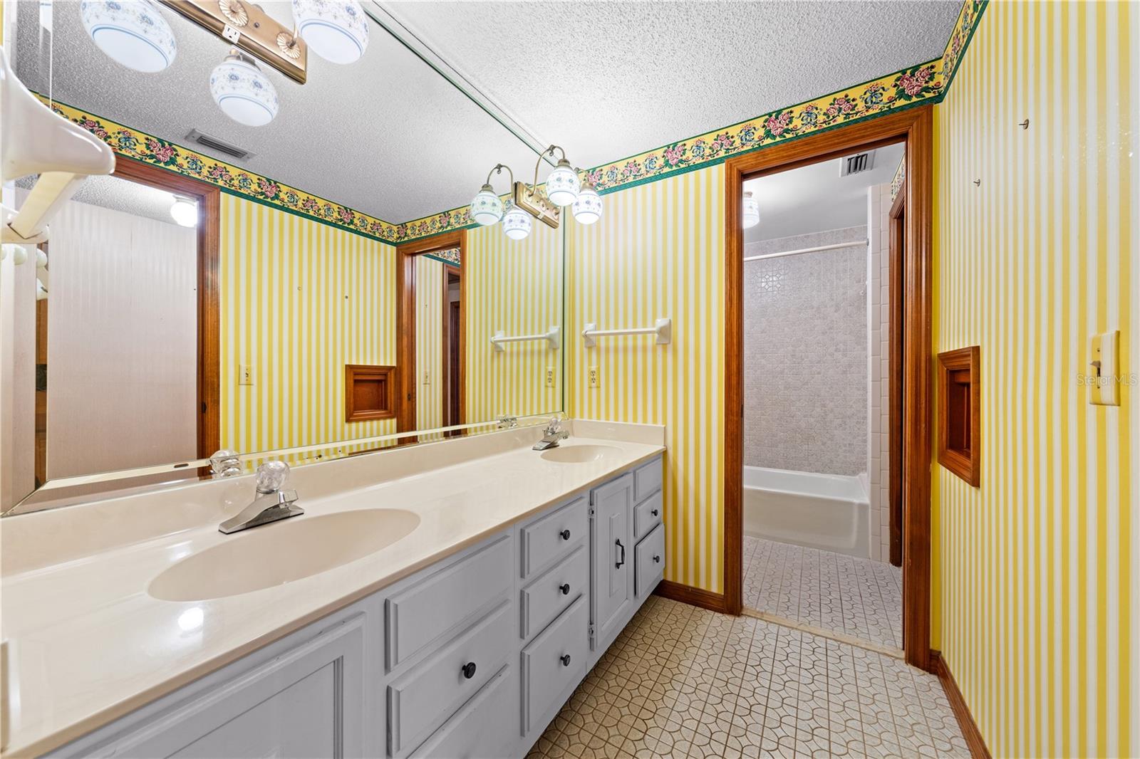1540 Grandview Blvd Property Photo 44