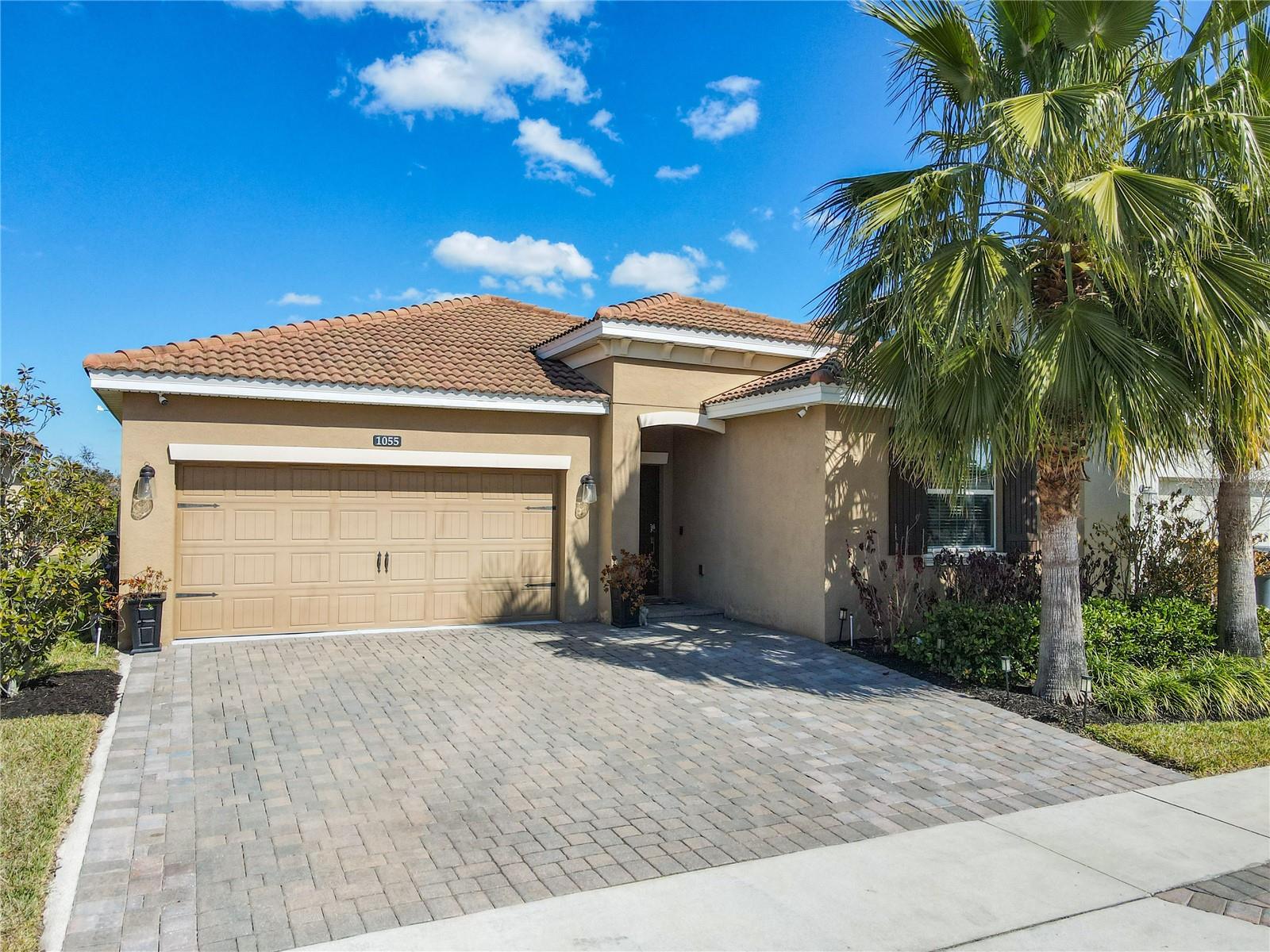 1055 Oak Bluff Dr Property Photo 1
