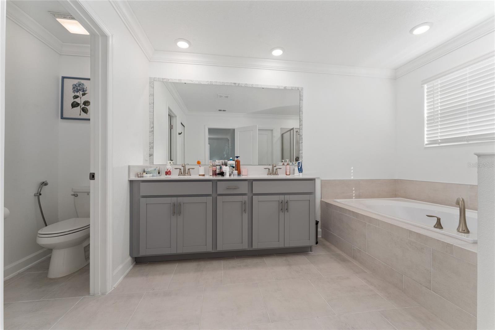 4061 Redbridge Loop Property Photo 9