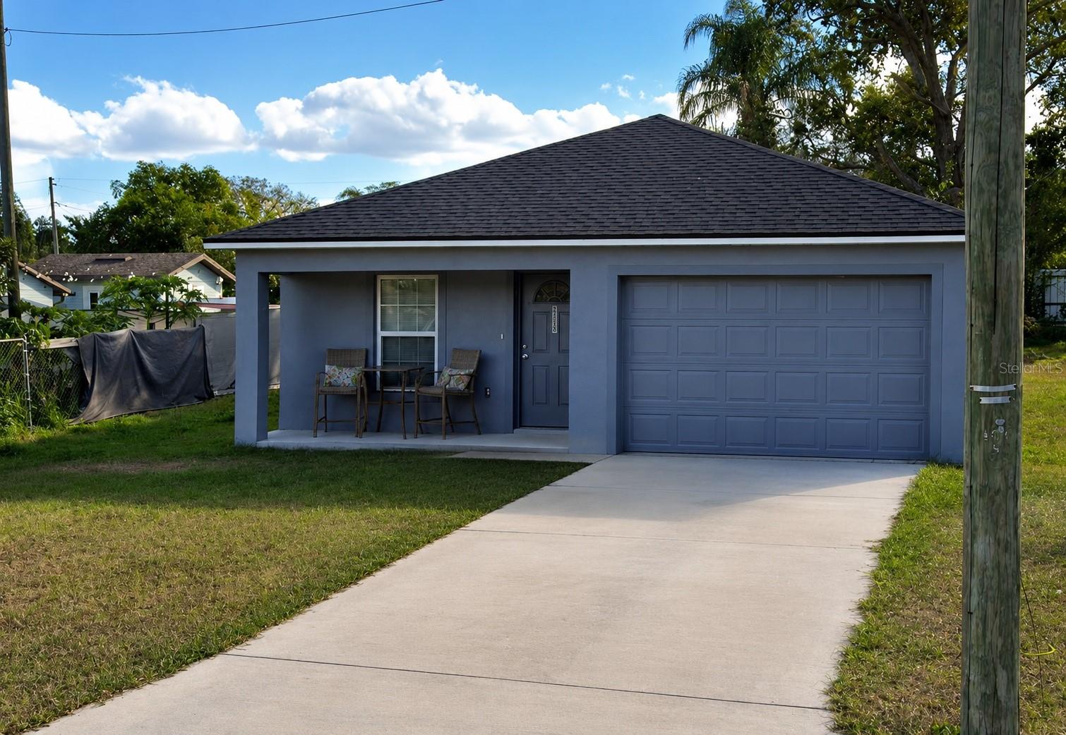 2117 WINGER AVE Property Photo 1