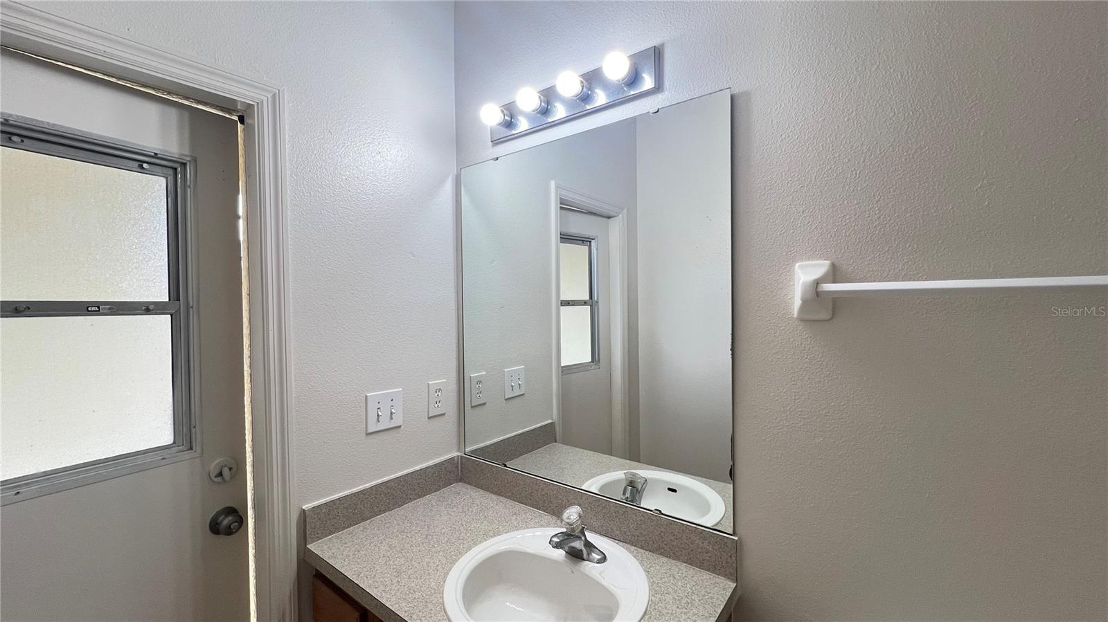 453 Sunset View Dr Property Photo 24