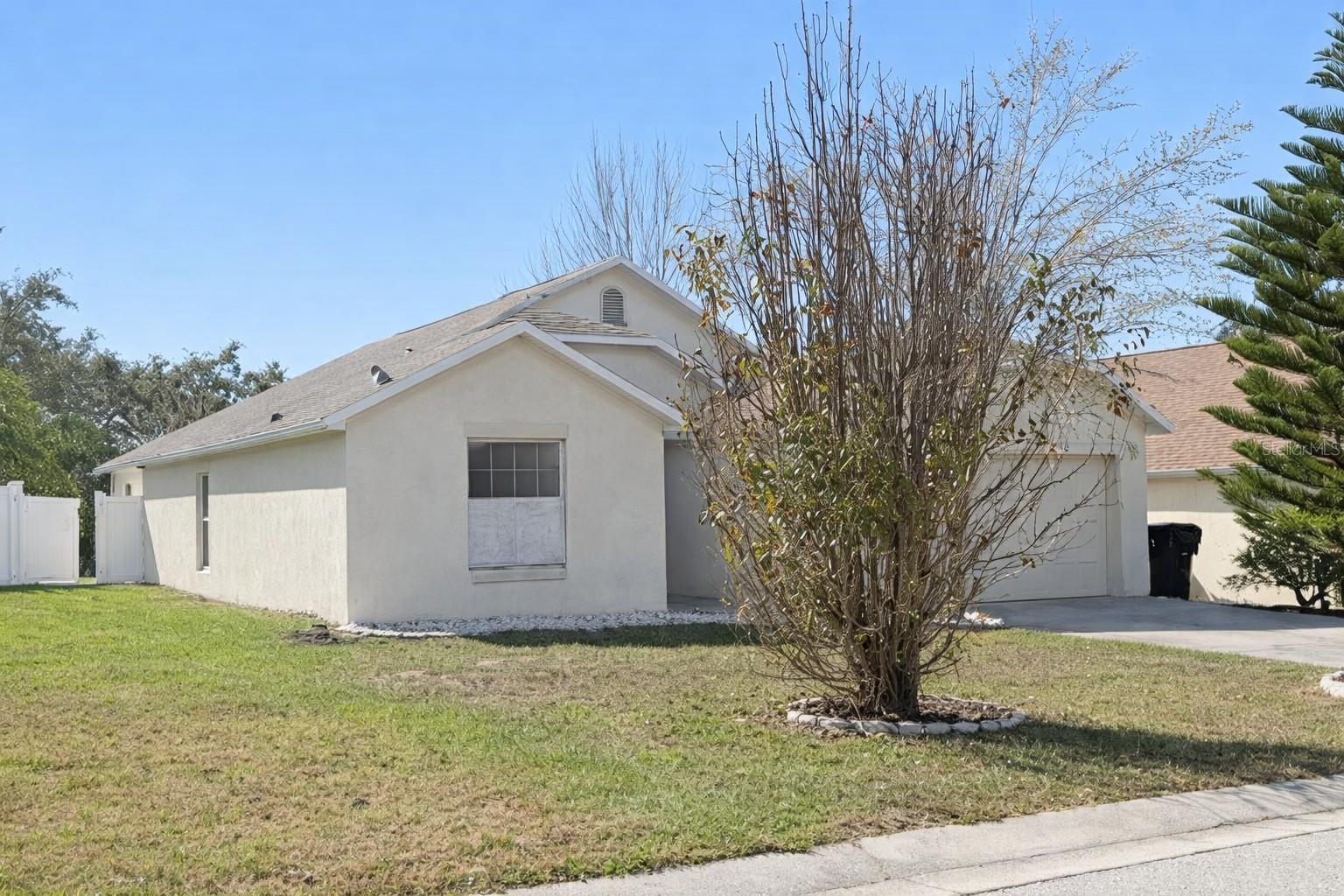 551 Lake Charles Dr Property Photo 2