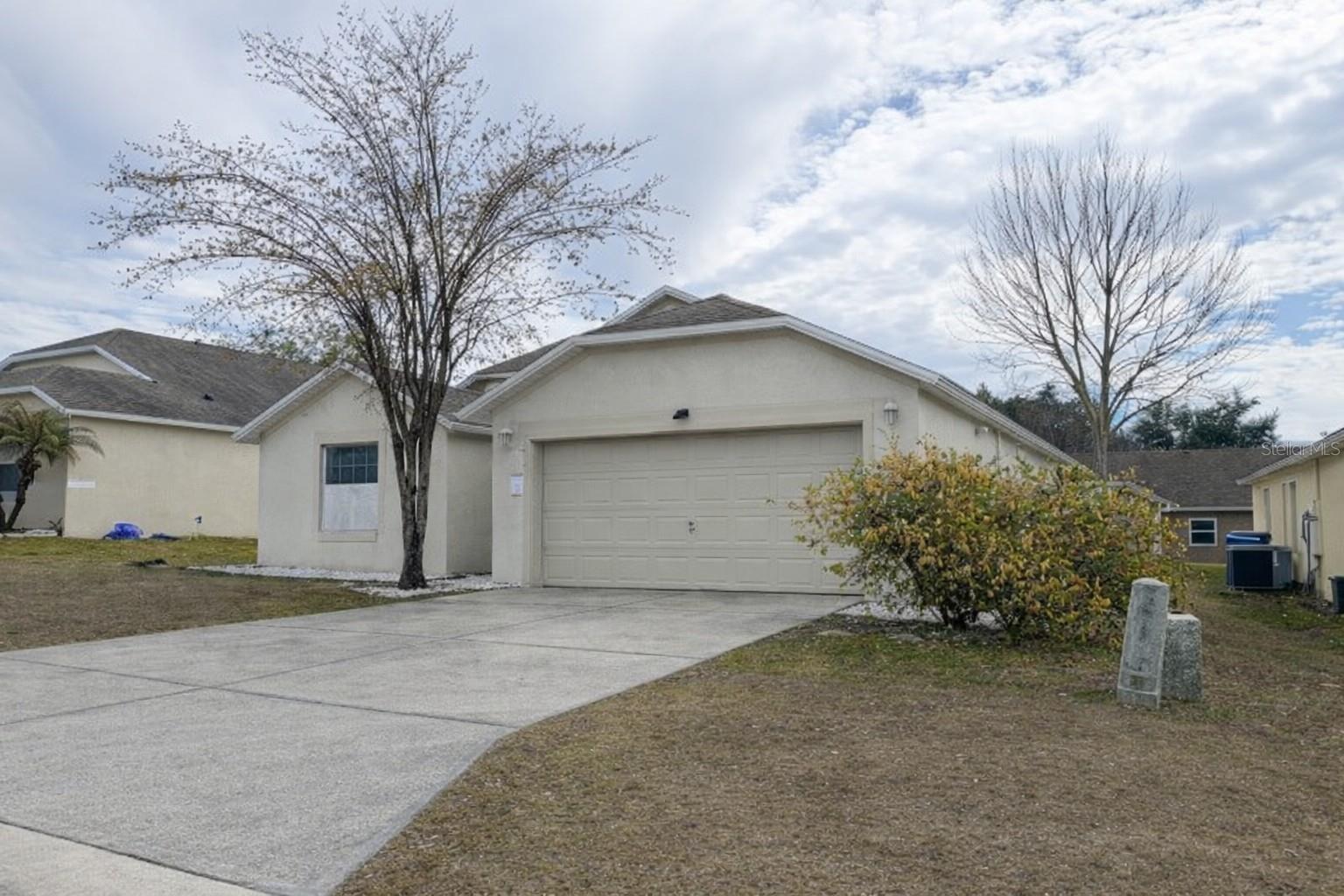 551 Lake Charles Dr Property Photo 3