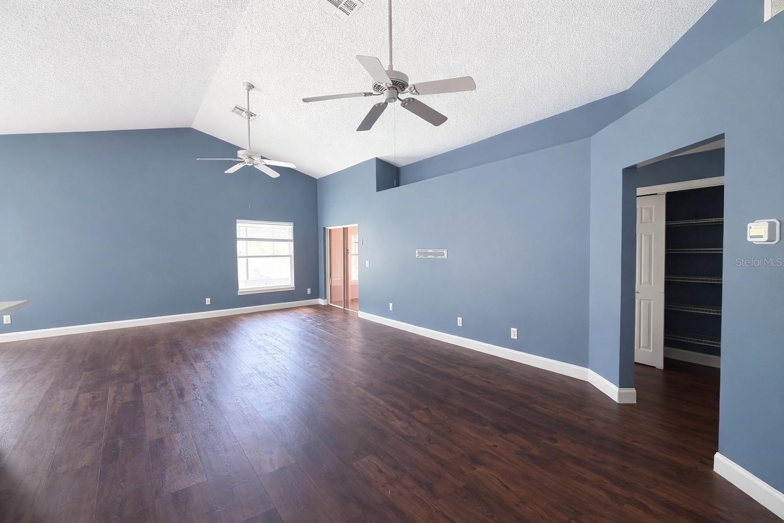 551 Lake Charles Dr Property Photo 5