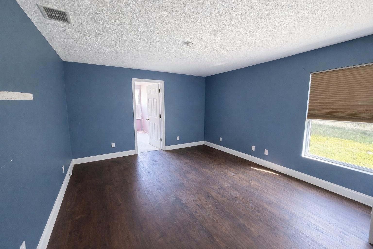 551 Lake Charles Dr Property Photo 6