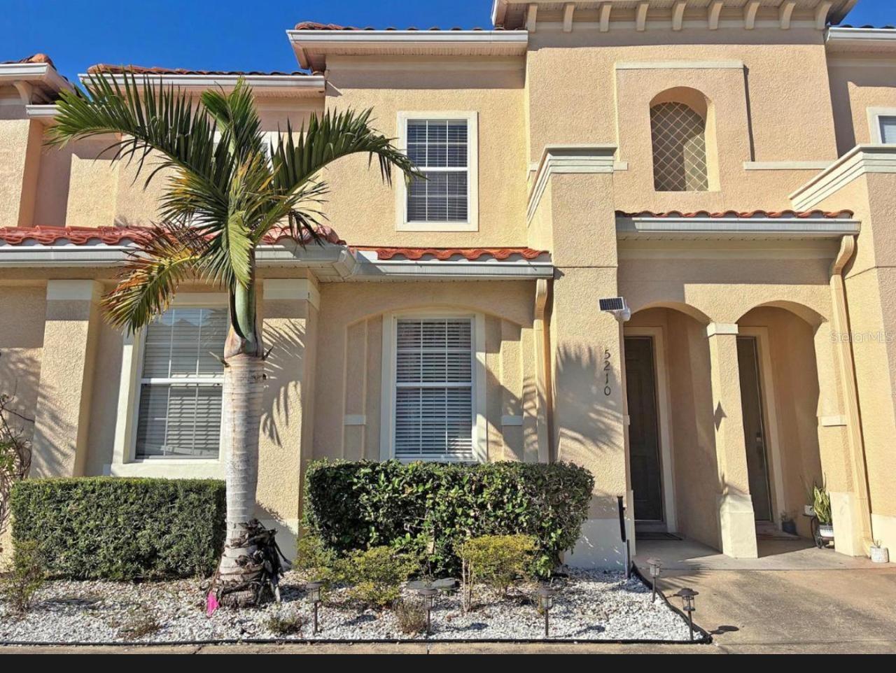 5210 PARADISE CAY CIR