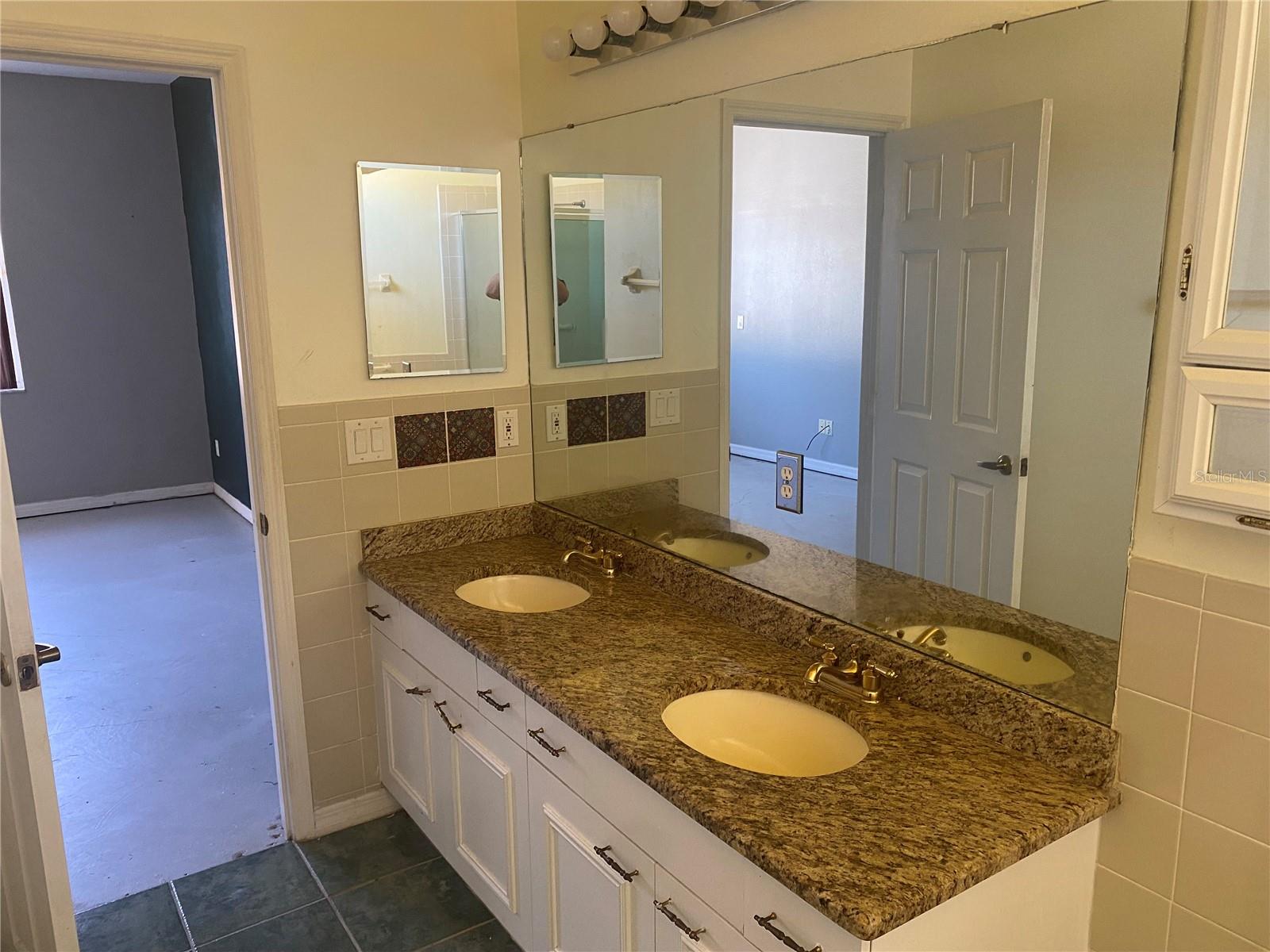 2908 Eldiente Way Property Photo 13