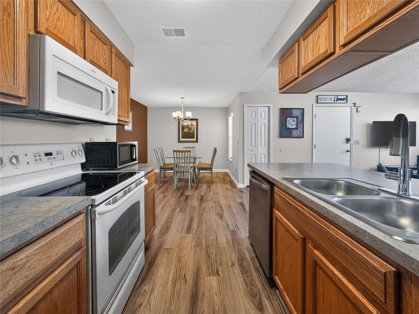 5005 Laguna Bay Cir #22 Property Photo 11