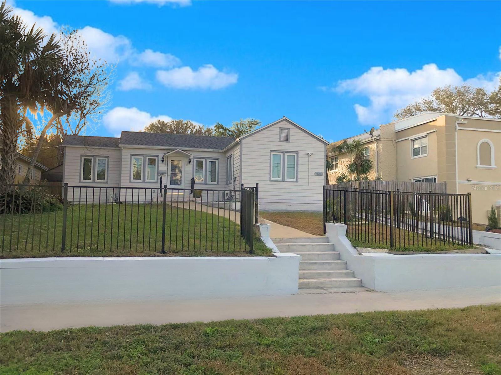 425 N Oleander Ave Property Photo 1
