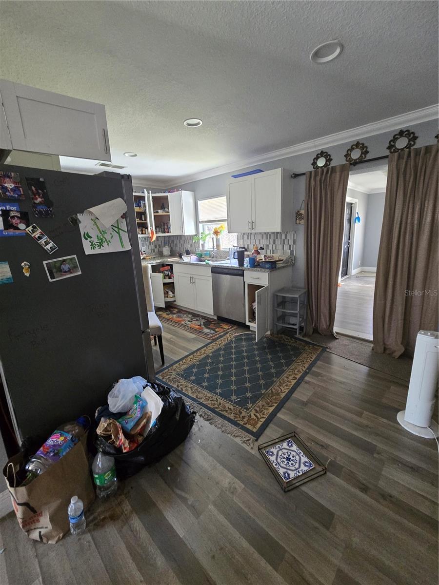 125 Edgewater Dr Property Photo 4