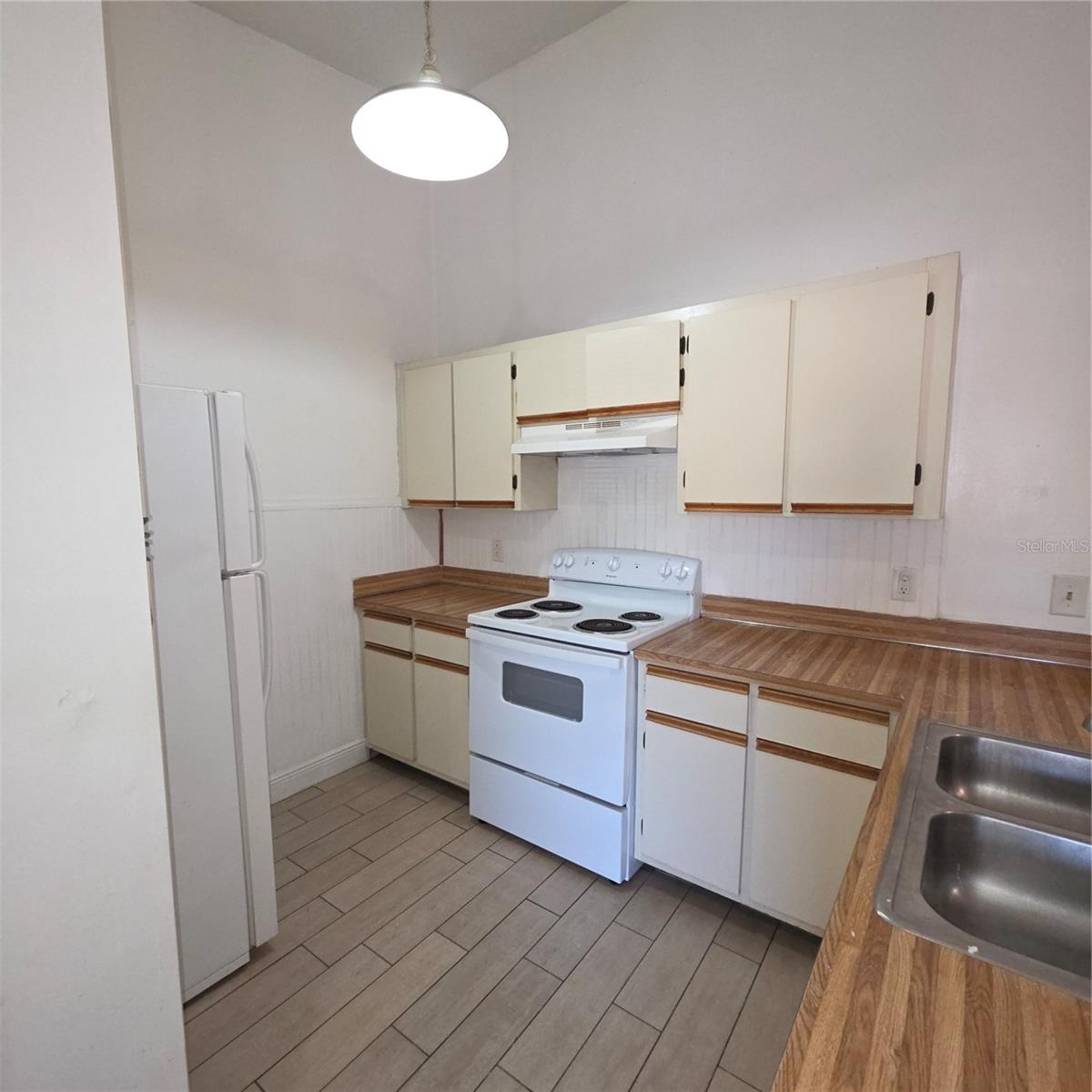 6031 Scotchwood Gln #204 Property Photo 6