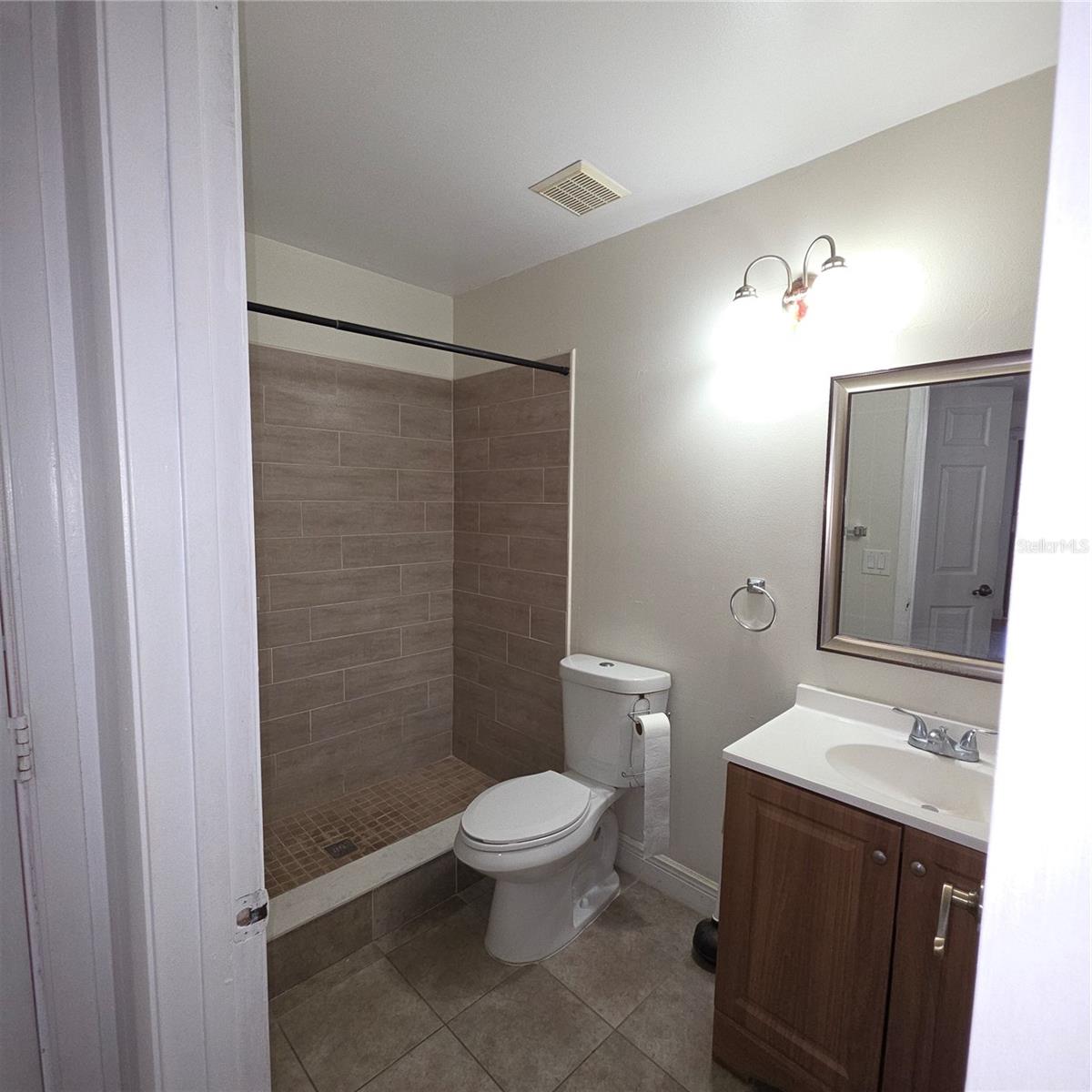 6031 Scotchwood Gln #204 Property Photo 12
