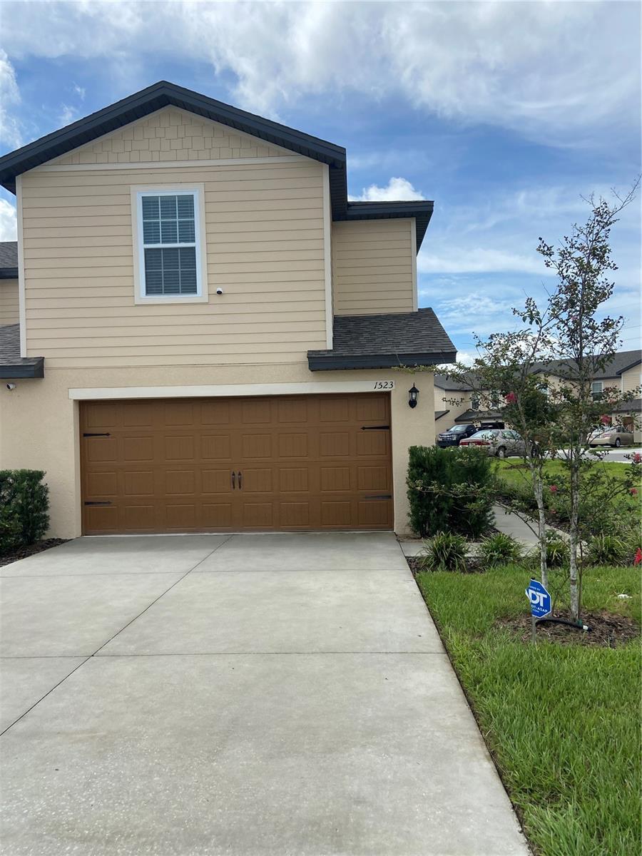 1523 WYNFORD CIR Property Photo 1