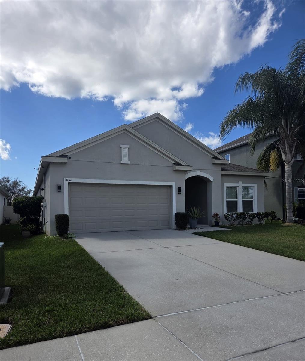 1834 Castleton Dr Property Photo 2