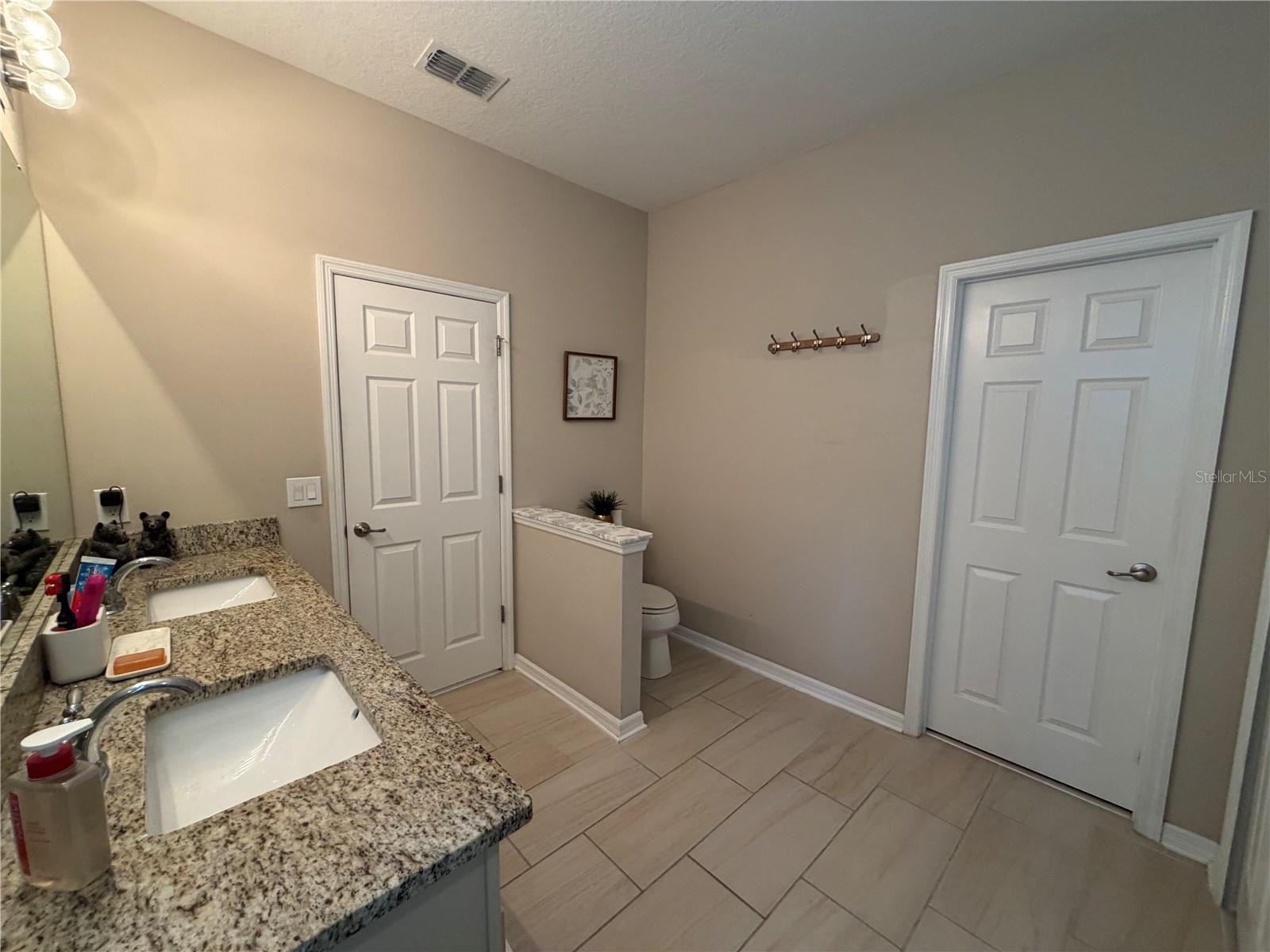 1834 Castleton Dr Property Photo 29