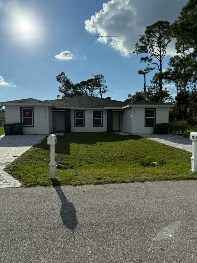 2217 Fraser St Property Photo 2