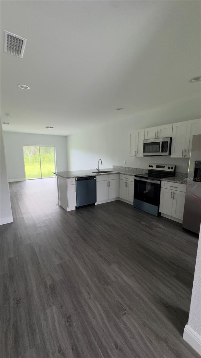 2217 Fraser St Property Photo 5