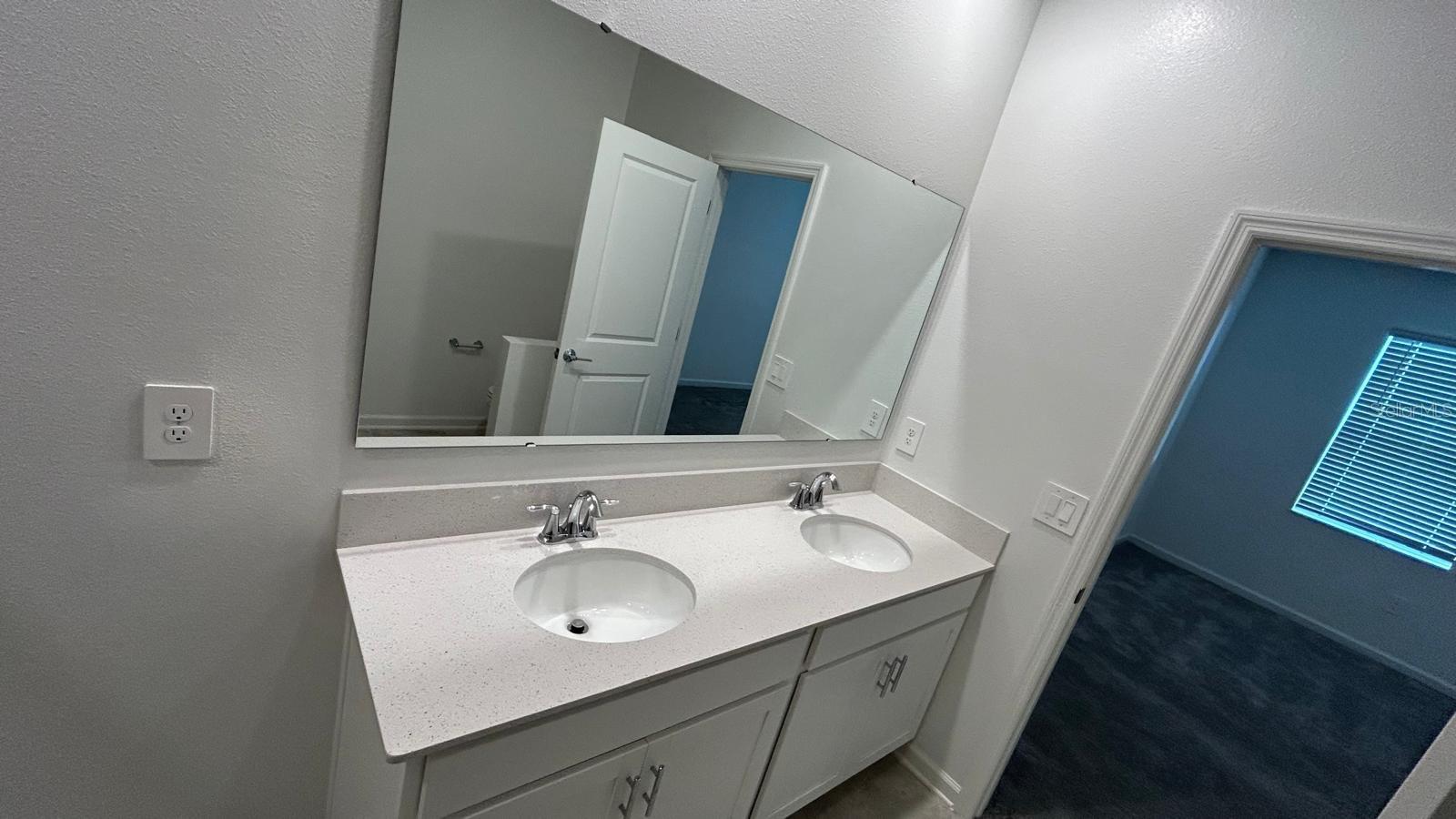 913 Laurel View Way Property Photo 22