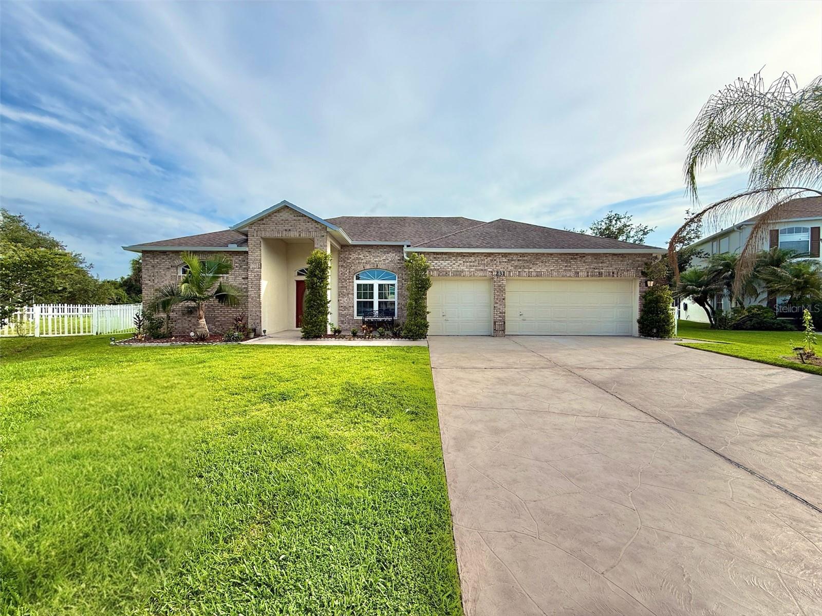231 STRATHMORE CIR Property Photo 1