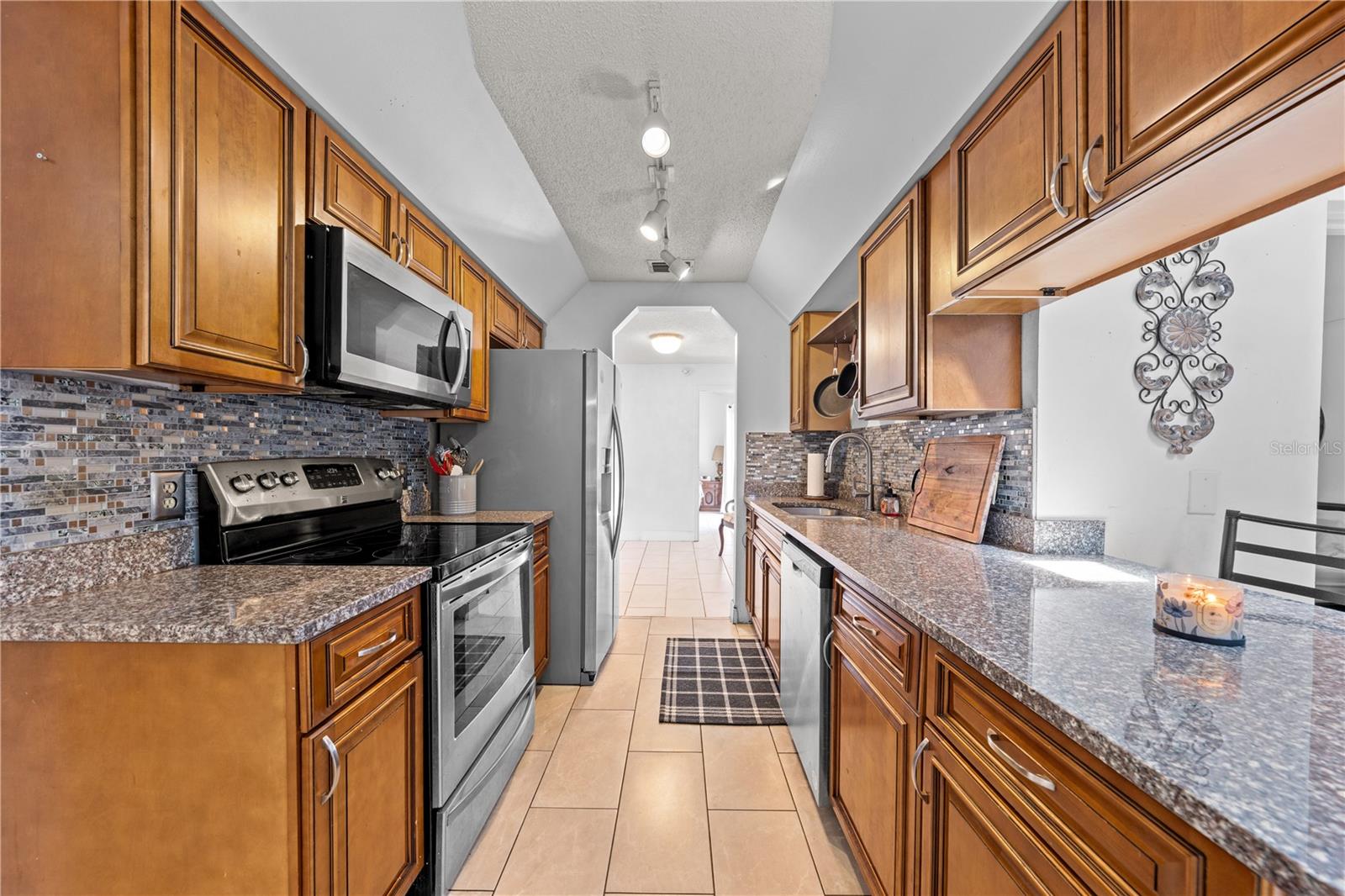 461 Providence Blvd Property Photo 5