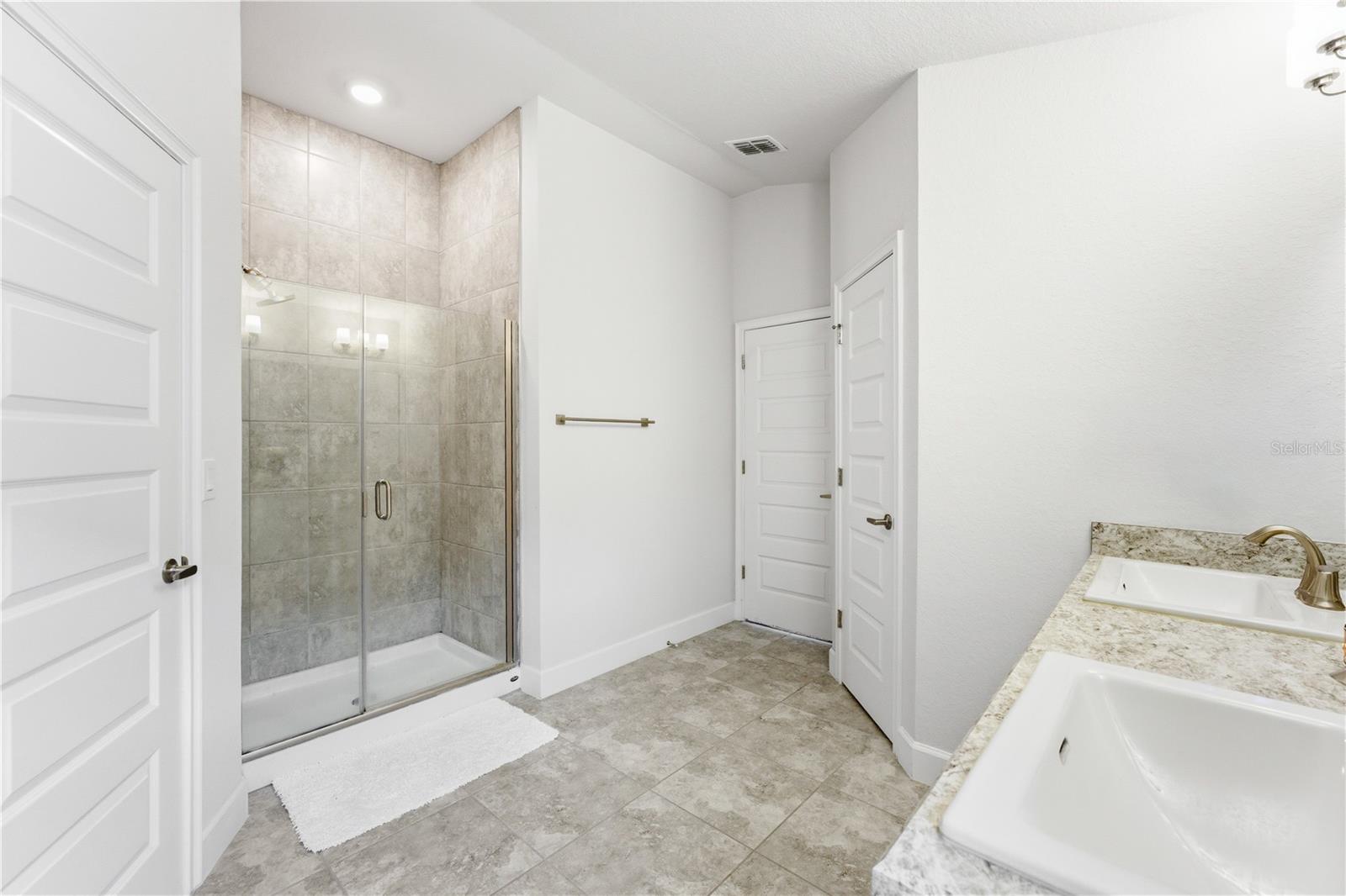 111 Krenson Bay Loop Property Photo 13
