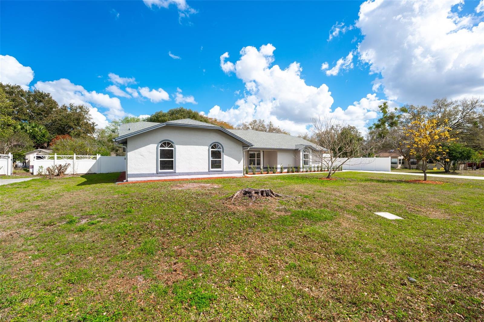 5521 Oak St Property Photo 3