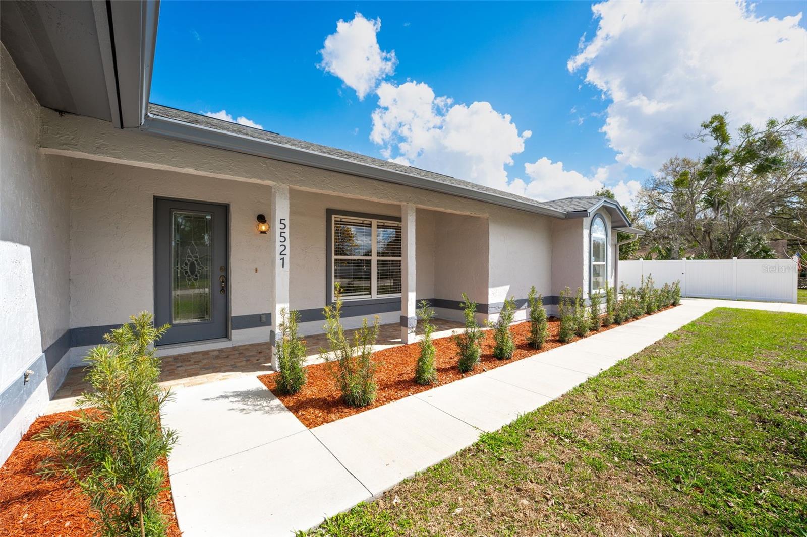 5521 Oak St Property Photo 4