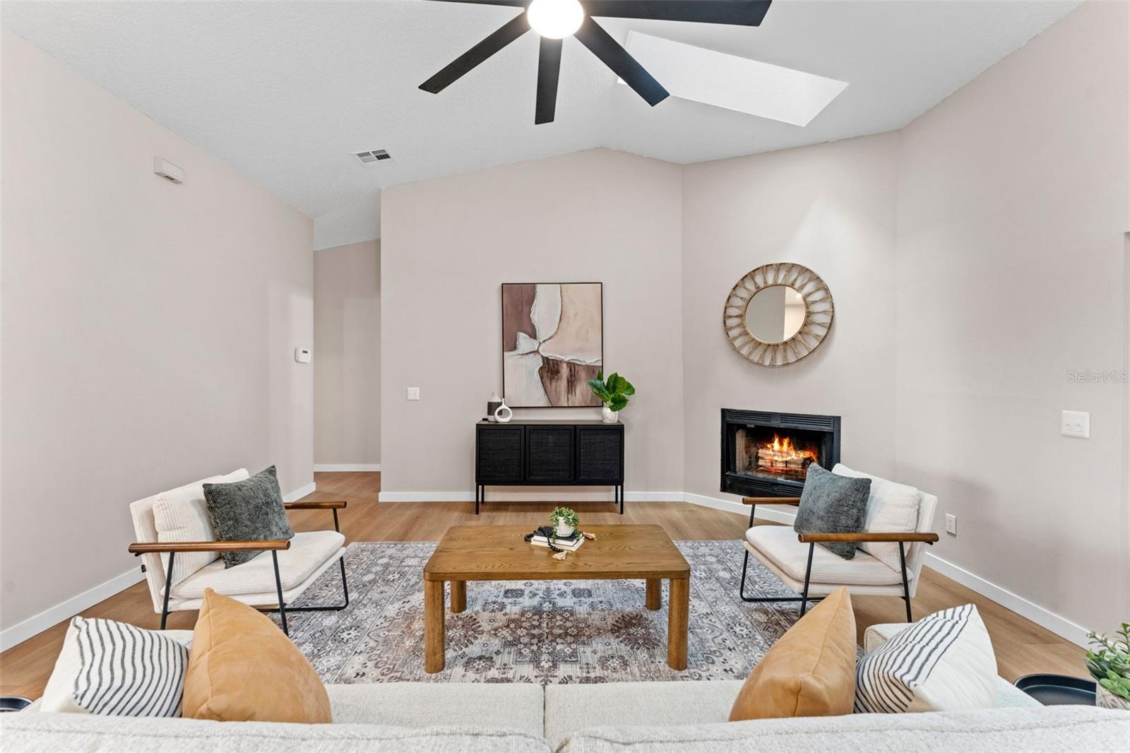 5521 Oak St Property Photo 8